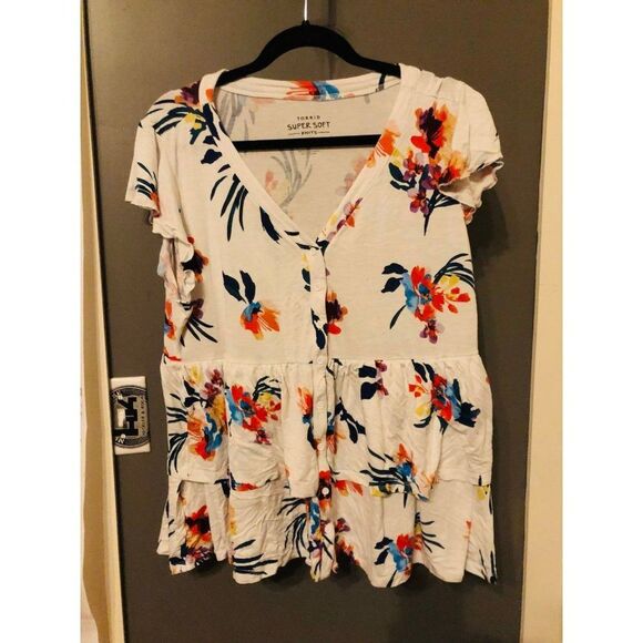 Torrid size 2 white floral super soft top shirt - Picture 1 of 3